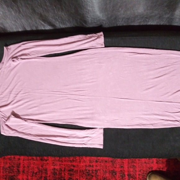 Dresses - Picture 5 of 8